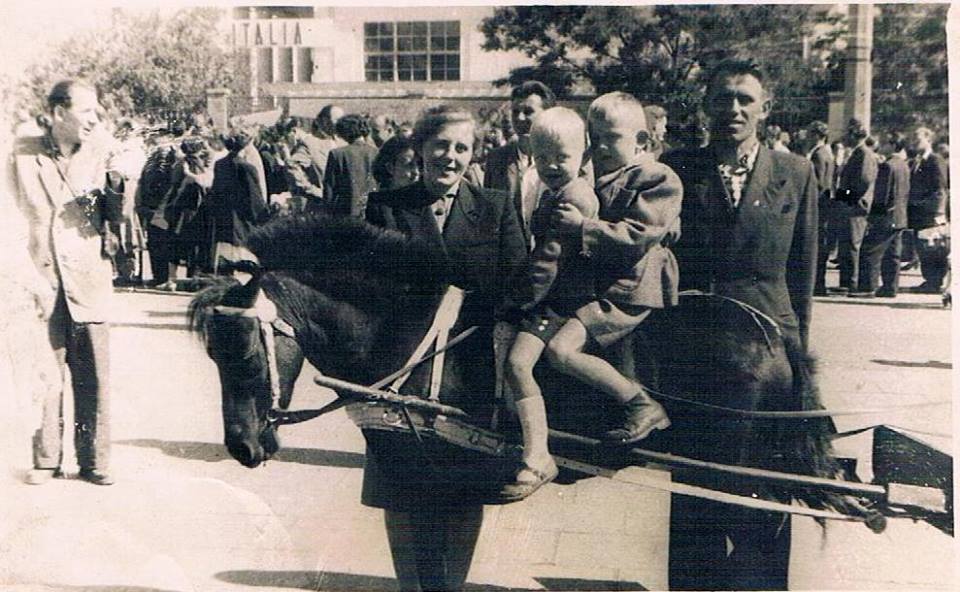 Marciniakowie z synami Zbyszkiem i Jerzym