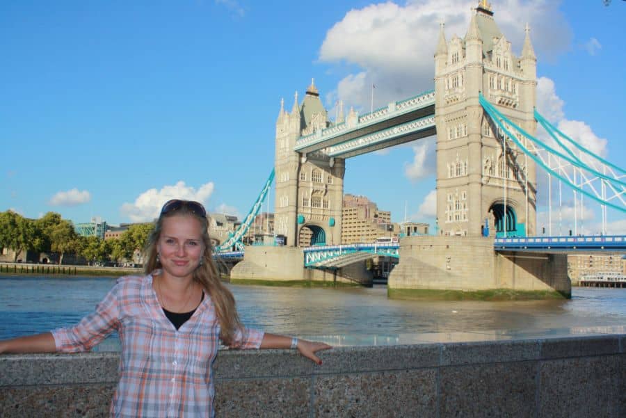 Zdj.5_Przed-mostem-Tower-Bridge-w-Londynie-1.jpg